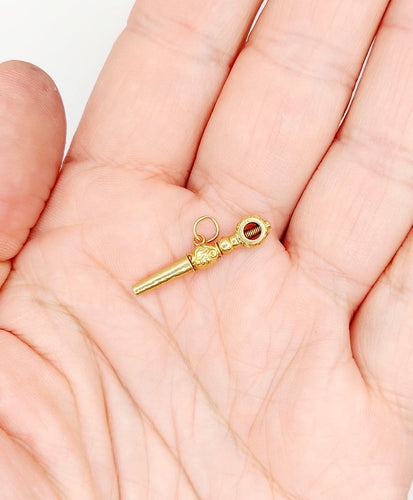 Montre Pendentif clé de montre antique en or 18k 58 Facettes A07508