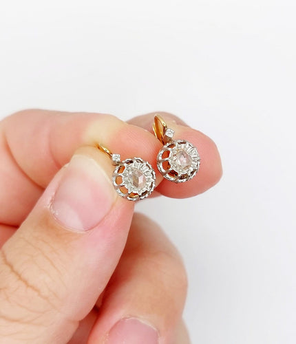 Boucles d'oreilles Dormeuses fleurs de lys en or 18k, platine et diamants taille rose 58 Facettes A07517