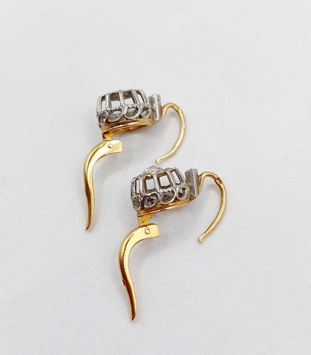 Boucles d'oreilles Dormeuses fleurs de lys en or 18k, platine et diamants taille rose 58 Facettes A07517