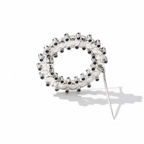 Broche Broche ronde en or blanc, saphirs et perles de culture 58 Facettes 9070/19
