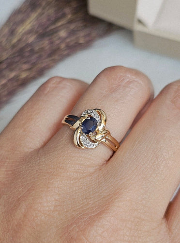 Bague 52 Bague saphir en or jaune et diamants 58 Facettes 746