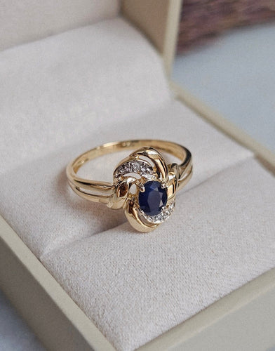 Bague 52 Bague saphir en or jaune et diamants 58 Facettes 746