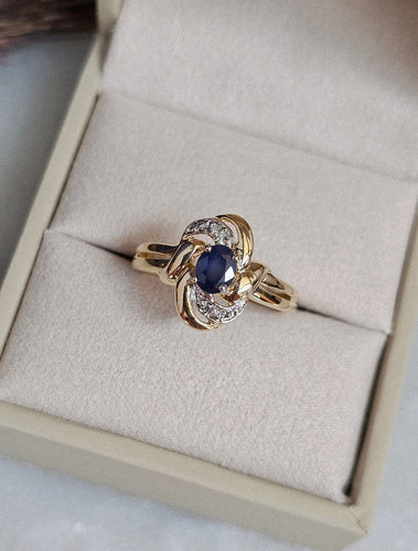 Bague 52 Bague saphir en or jaune et diamants 58 Facettes 746