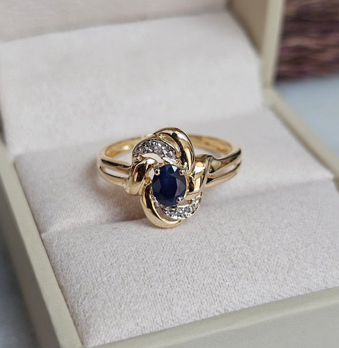 Bague 52 Bague saphir en or jaune et diamants 58 Facettes 746
