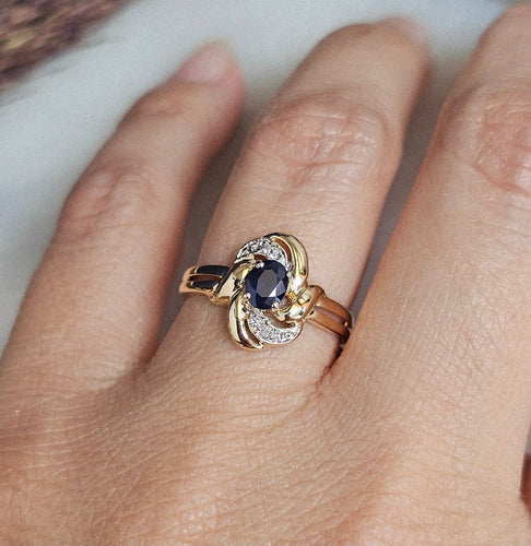 Bague 52 Bague saphir en or jaune et diamants 58 Facettes 746