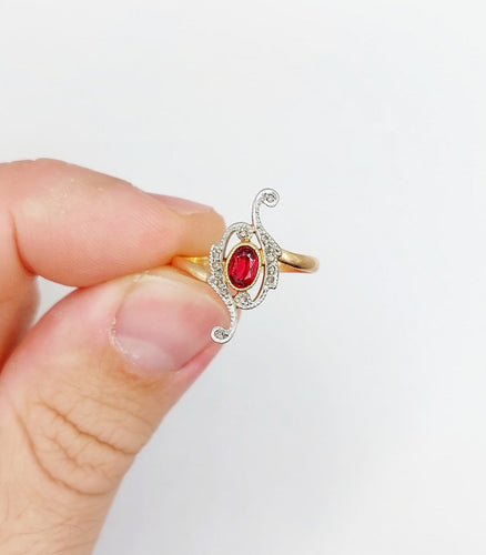 Bague 54 Bague marquise antique en or rose 18k, pierre rouge et diamants 58 Facettes A07524