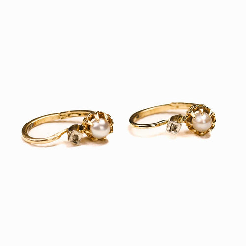Boucles d'oreilles Boucles d'oreilles dormeuses en or jaune, perles de culture et diamant 58 Facettes LMB-244