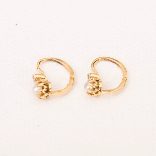 Boucles d'oreilles Boucles d'oreilles dormeuses en or jaune, perles de culture et diamant 58 Facettes LMB-244
