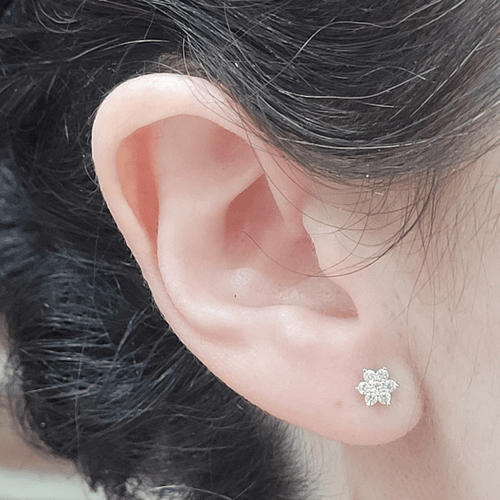 Boucles d'oreilles Boucles d'oreilles étoile en or blanc et diamants 58 Facettes PE1002
