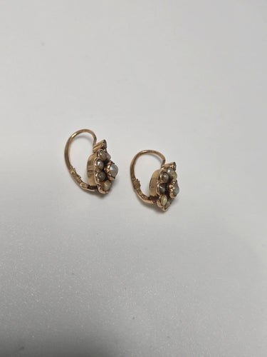Boucles d'oreilles Boucles d’oreilles dormeuses en or jaune et demi-perles fines 58 Facettes Bo_03