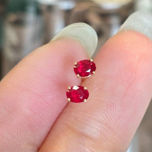 Boucles d'oreilles Single Tulip - Boucles d'oreilles en or 18K et rubis ovales 58 Facettes GER1047RB