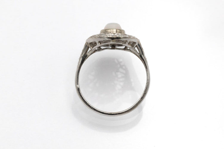 Bague 52 Bague en or blanc avec opale et diamants taille rose 58 Facettes 12399