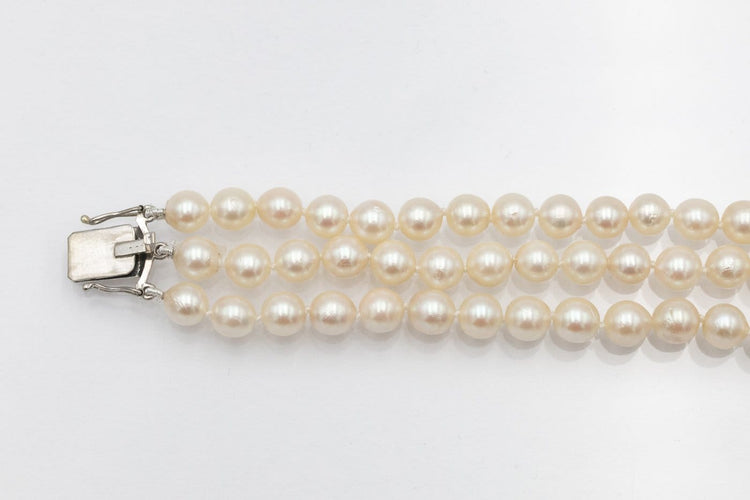 Bracelet Bracelet de perles avec fermoir en or blanc et saphirs 58 Facettes 12376