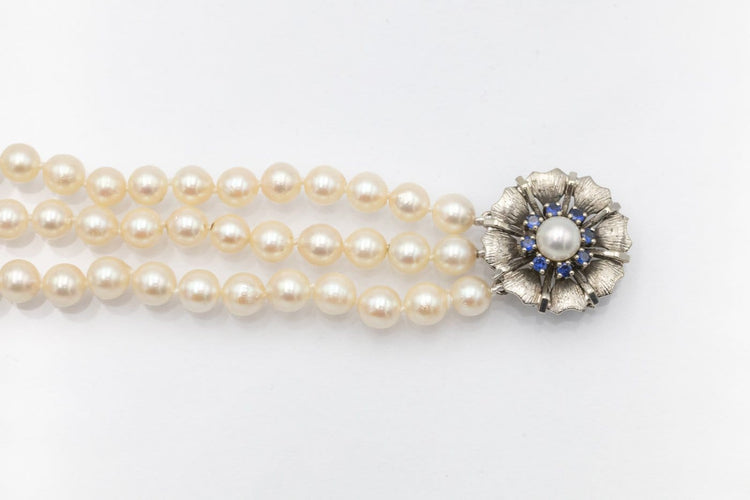 Bracelet Bracelet de perles avec fermoir en or blanc et saphirs 58 Facettes 12376