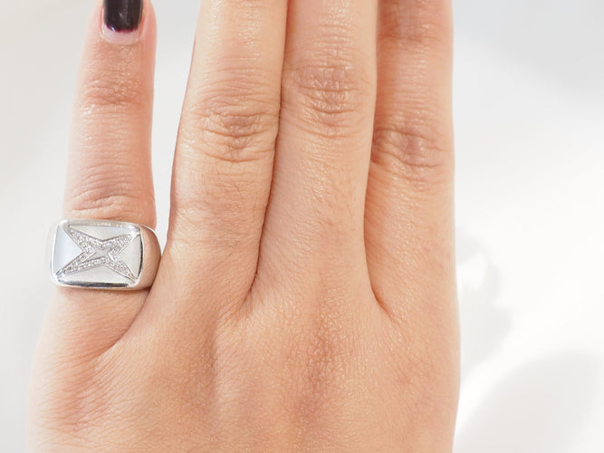 Bague 50 Mauboussin Grande Vie - Bague en or blanc, nacre et diamants 58 Facettes 33601