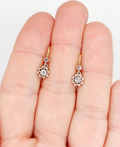 Boucles d'oreilles Dormeuses antiques - Boucles d'oreilles en or 18k, platine et diamants 58 Facettes A07534