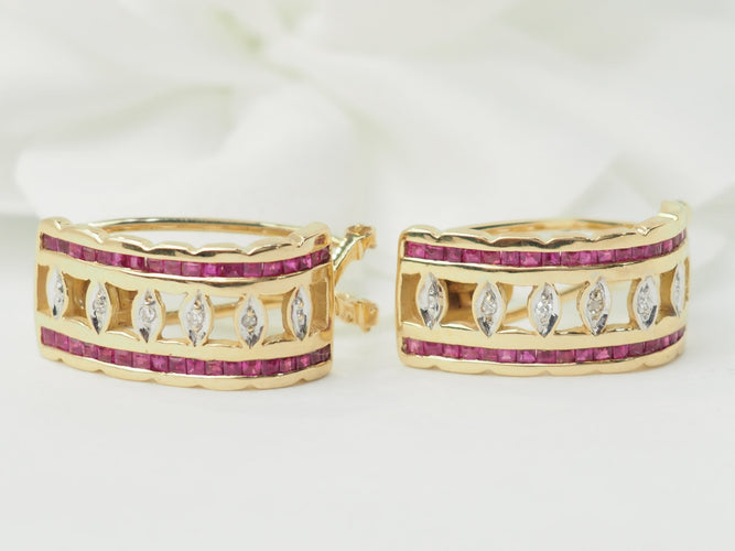 Boucles d'oreilles Boucles d'oreilles vintage - Boucles d'oreilles en or jaune, rubis et diamants 58 Facettes 33439