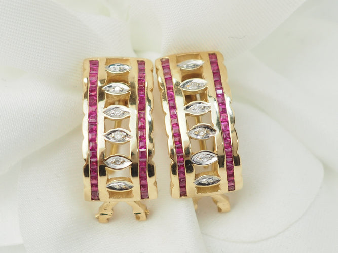 Boucles d'oreilles Boucles d'oreilles vintage - Boucles d'oreilles en or jaune, rubis et diamants 58 Facettes 33439