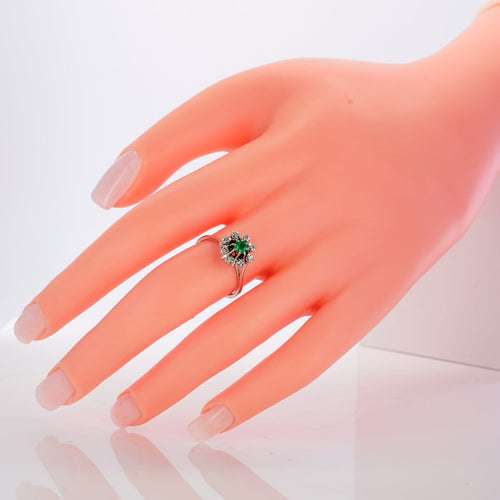 Bague 53 Bague marguerite en or blanc, émeraude et diamants 58 Facettes R007