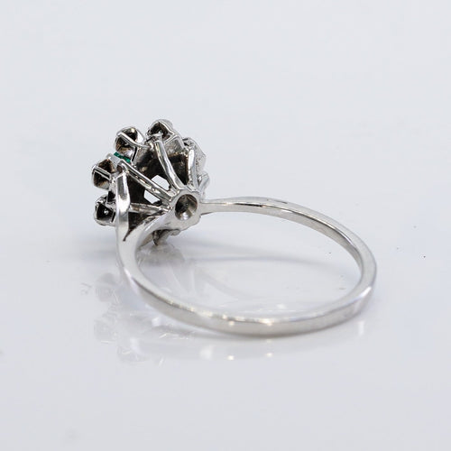 Bague 53 Bague marguerite en or blanc, émeraude et diamants 58 Facettes R007