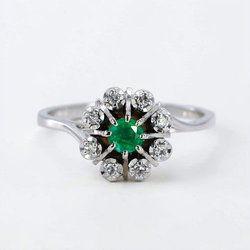 Bague 53 Bague marguerite en or blanc, émeraude et diamants 58 Facettes R007
