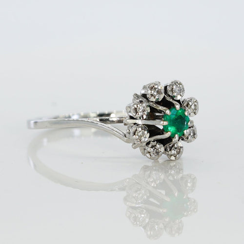 Bague 53 Bague marguerite en or blanc, émeraude et diamants 58 Facettes R007