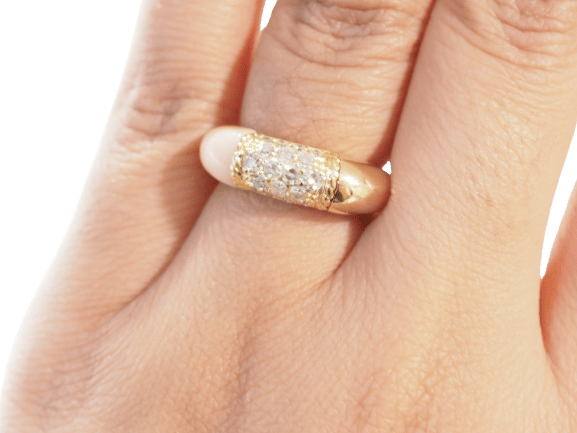 Van Cleef & Arpels Philippine - Bague en or jaune, diamants et corail