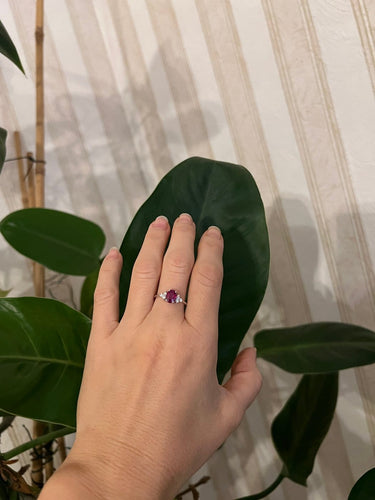 Bague 53 Bague de fiançailles en or blanc 18 ct, rubis et diamants 58 Facettes ring