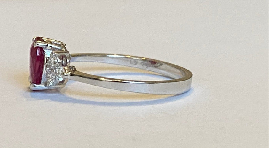 Bague 53 Bague de fiançailles en or blanc 18 ct, rubis et diamants 58 Facettes ring