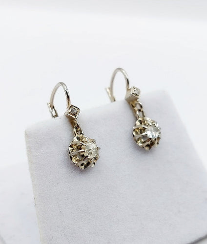 Boucles d'oreilles Dormeuses antiques - Boucles d'oreilles en or blanc et diamants 58 Facettes A07375