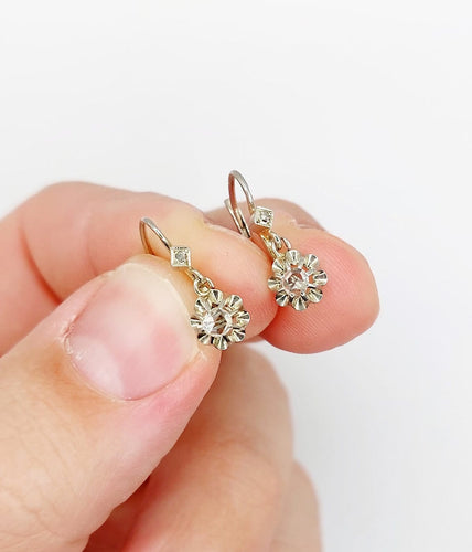 Boucles d'oreilles Dormeuses antiques - Boucles d'oreilles en or blanc et diamants 58 Facettes A07375
