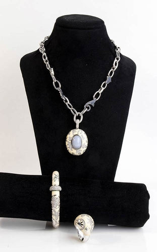 Bague 56 Nouvelle Bague Florence - Parure en or blanc, émail, diamants et saphirs 58 Facettes CV-076