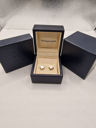 Boucles d'oreilles VCA Pure Alhambra - Boucles d'oreilles en or jaune et nacre 58 Facettes CV-077