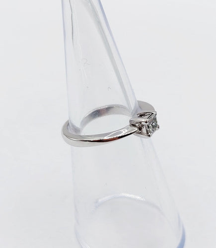 Bague 49 Bague solitaire vintage en or blanc 18k et diamant princesse 58 Facettes A07424