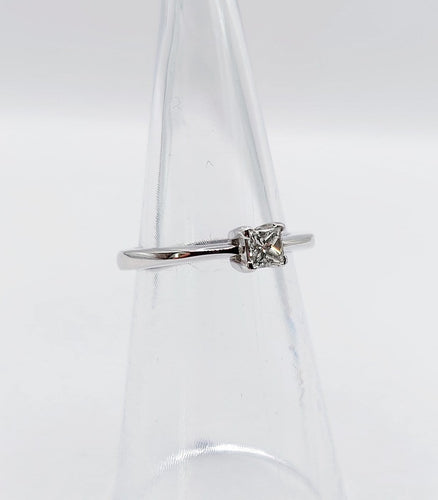 Bague 49 Bague solitaire vintage en or blanc 18k et diamant princesse 58 Facettes A07424