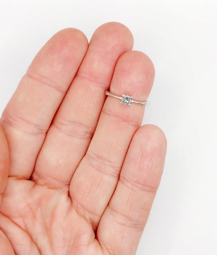 Bague 49 Bague solitaire vintage en or blanc 18k et diamant princesse 58 Facettes A07424