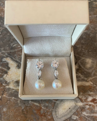 Boucles d'oreilles Boucles d'oreilles transformables en or gris, platine, diamants et perles 58 Facettes BO265