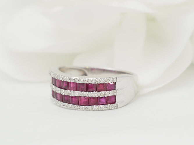 Bague 51 Bague en or blanc avec rubis calibrés et diamants 58 Facettes 33787