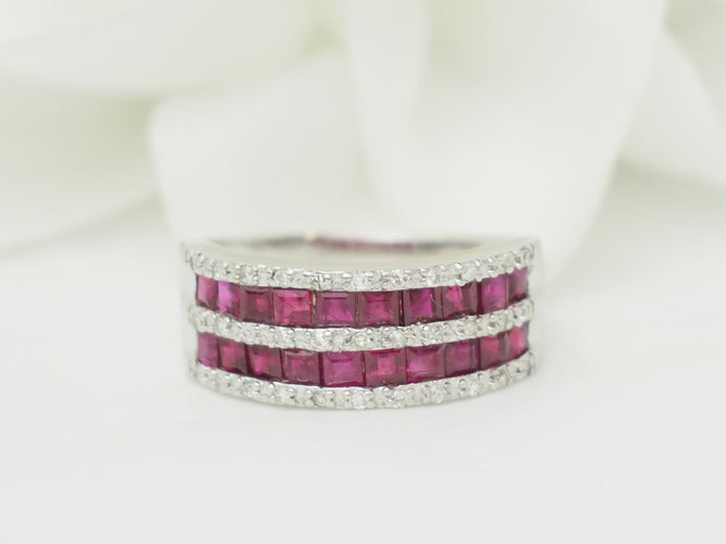 Bague 51 Bague en or blanc avec rubis calibrés et diamants 58 Facettes 33787