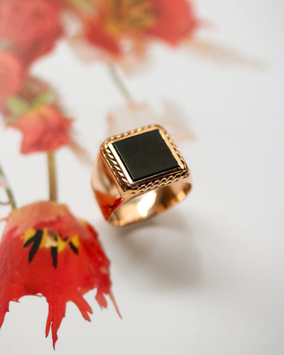 Bague 51 Chevalière carrée en onyx et or rouge 750 58 Facettes A12228