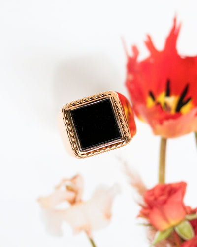 Bague 51 Chevalière carrée en onyx et or rouge 750 58 Facettes A12228