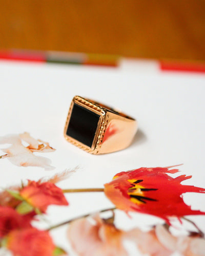 Bague 51 Chevalière carrée en onyx et or rouge 750 58 Facettes A12228