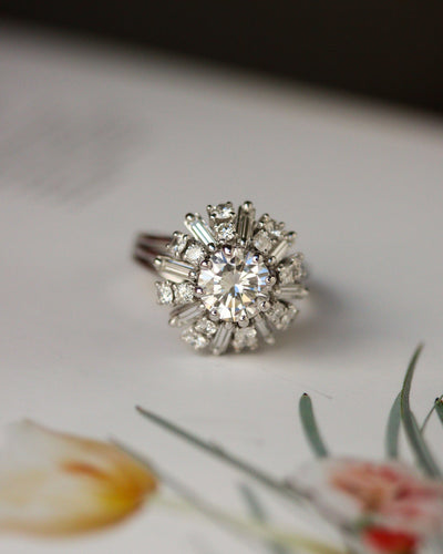 Bague 50.5 Bague marguerite cocktail en or blanc 750, platine et diamants, 1950 58 Facettes A12185