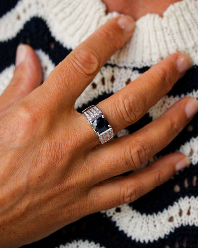 Bague 59 Bague ruban en or blanc 750, saphir ovale et diamants 58 Facettes A12174