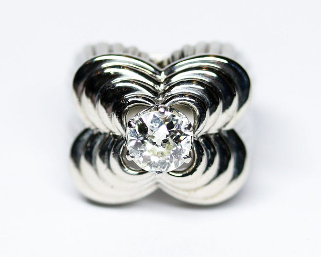 Bague 45 Bague dôme godronnée en or blanc 750 avec diamant taille ancienne 58 Facettes A12138