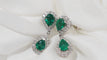 Boucles d'oreilles Pendants d'oreilles en or gris, émeraudes et diamants 58 Facettes 31131