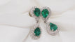 Boucles d'oreilles Pendants d'oreilles en or gris, émeraudes et diamants 58 Facettes 31131