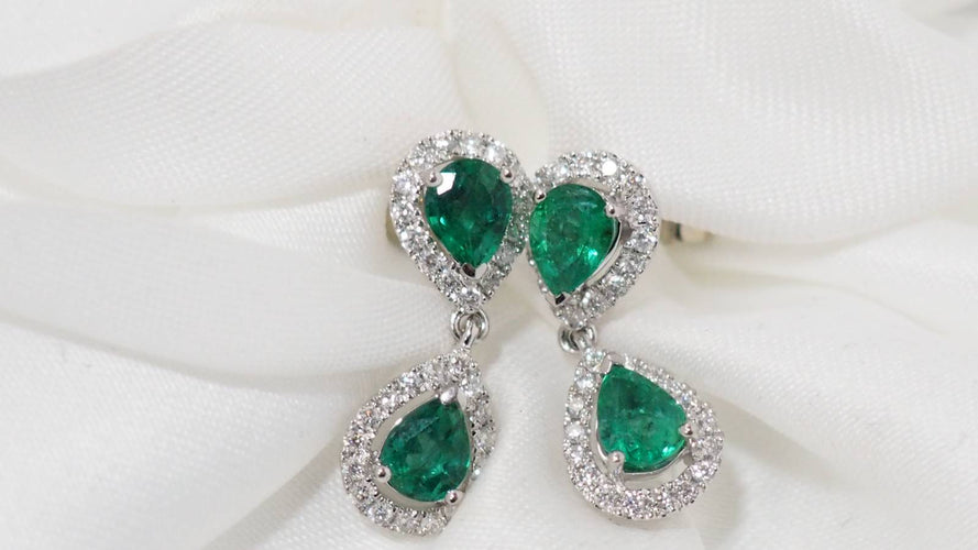 Boucles d'oreilles Pendants d'oreilles en or gris, émeraudes et diamants 58 Facettes 31131