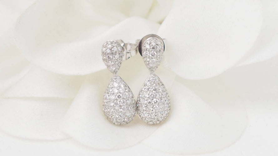 Boucles d'oreilles Boucles d'oreilles pendantes en or blanc et diamants 58 Facettes 32102