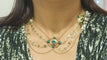 Collier Collier esclave en or jaune émaillé, pierres vertes et perles 58 Facettes 32174